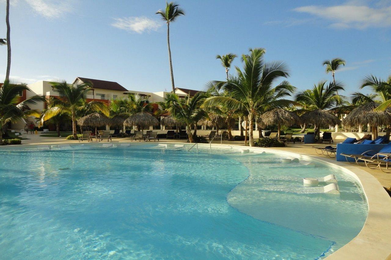 Breathless Punta Cana Resort & Spa (Adults Only) Εξωτερικό φωτογραφία Pool at Iberostar Grand Hotel Bávaro